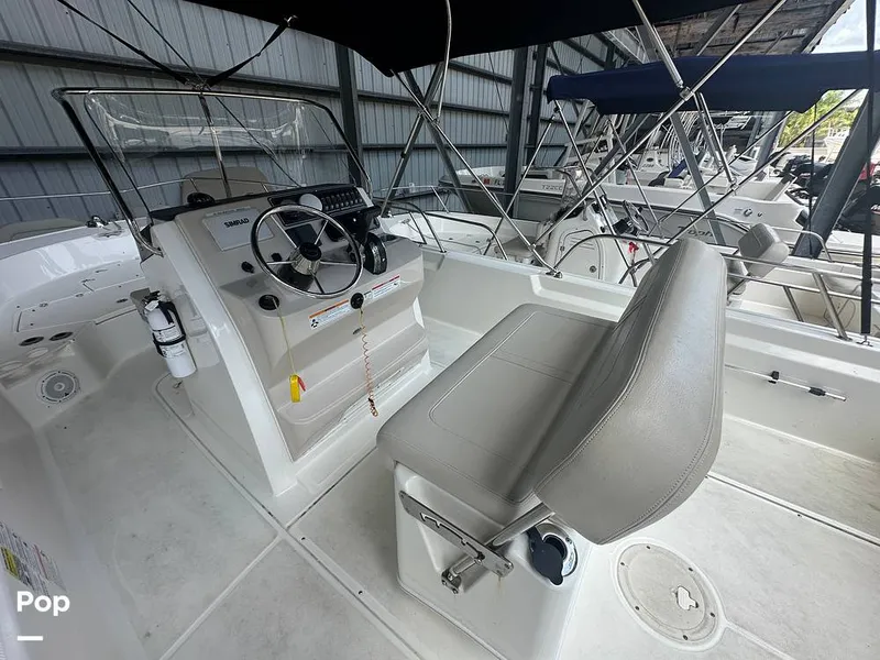 Slide: The Image of Boston Whaler 210 Montauk 2024 - 15585036