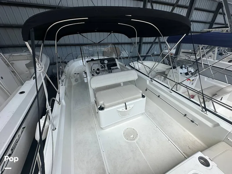Slide: The Image of Boston Whaler 210 Montauk 2024 - 15585030