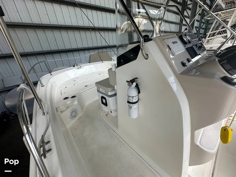 Slide: The Image of Boston Whaler 210 Montauk 2024 - 15585047