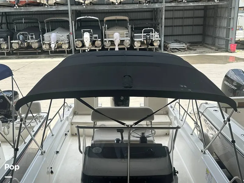 Slide: The Image of Boston Whaler 210 Montauk 2024 - 15585053
