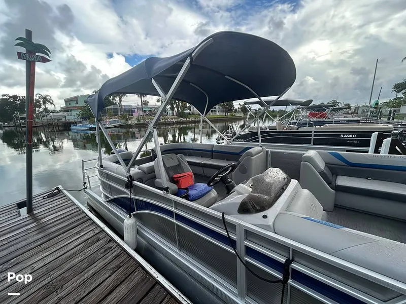 Slide: The Image of Bennington 22 SX 2023 - 15639026