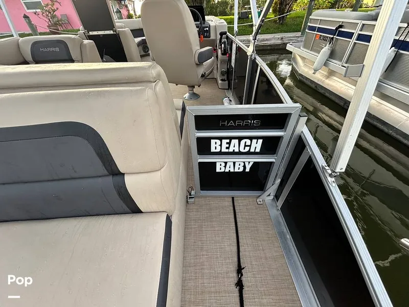 Slide: The Image of Harris 230 2024 - 15677904