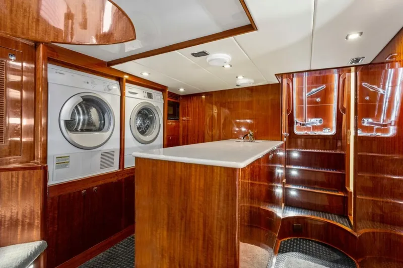 Slide: The Image of Hampton Yachts 760 Sky Lounge Motor Yachts 2014 - 28