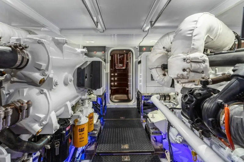 Slide: The Image of Hampton Yachts 760 Sky Lounge Motor Yachts 2014 - 31