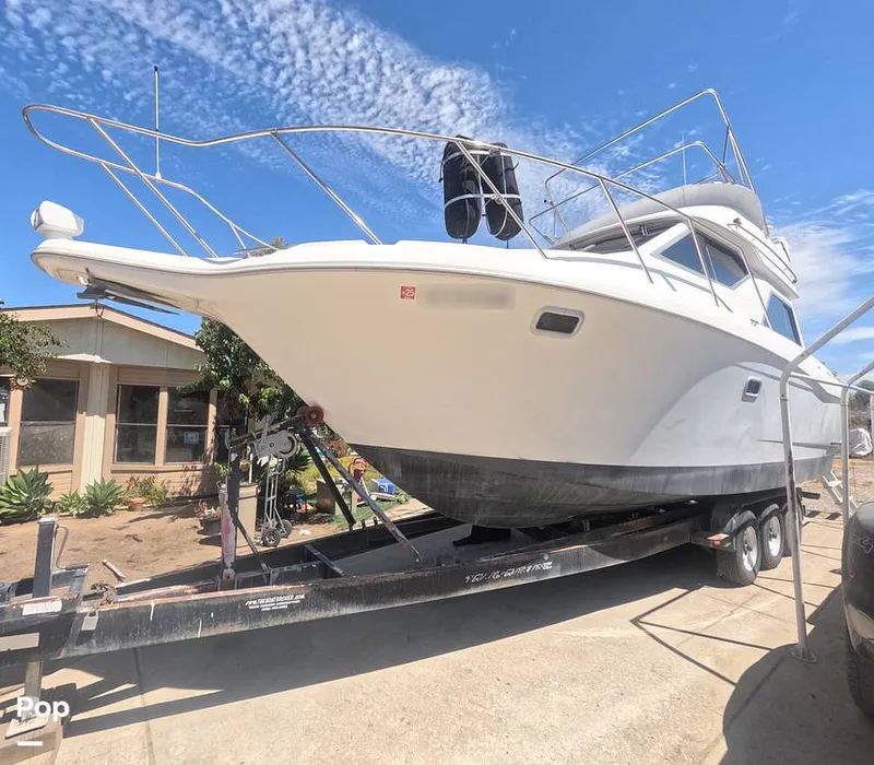 The Image of Bayliner 3258 Command Bridge 2001 - 15643358