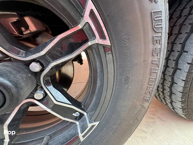 Slide: The Image of Tire Date Code - 15607515