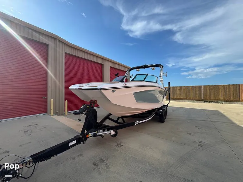Slide: The Image of Mastercraft XT22 2023 - 15628111