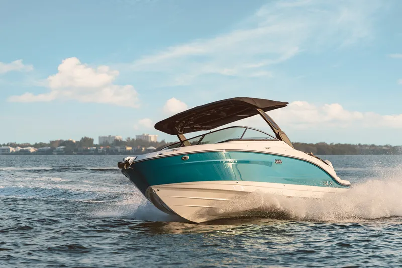Slide: The Image of Sea Ray SLX 280 Outboard 2027 - 3