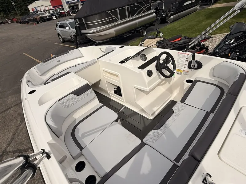 Slide: The Image of Bayliner 170EL 2027 - 13