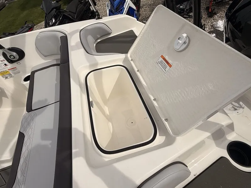 Slide: The Image of Bayliner 170EL 2027 - 14