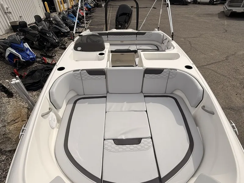 Slide: The Image of Bayliner 170EL 2027 - 15