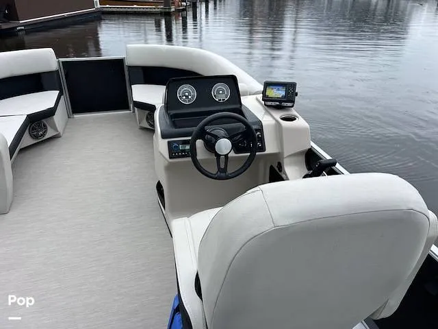 Slide: The Image of Harris Breeze Pontoon 2025 - 15636169