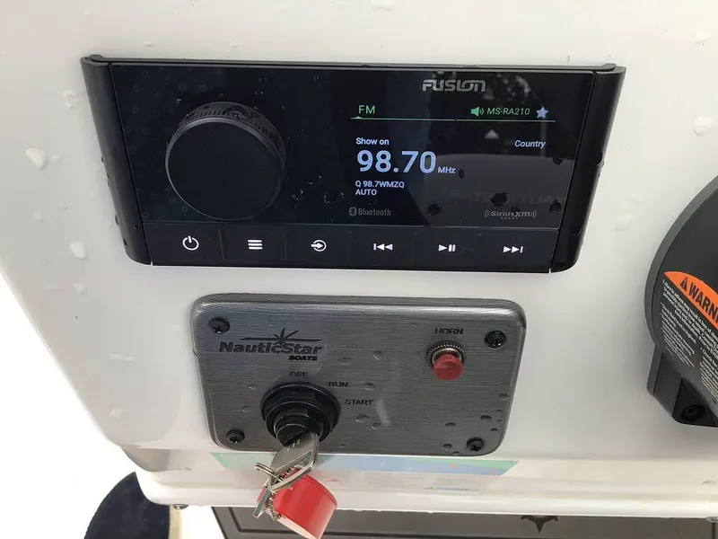 Slide: The Image of NauticStar 223DC 2025 - 15608951