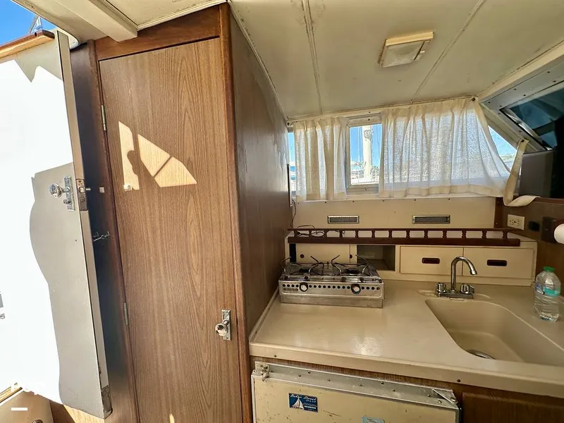 Slide: The Image of Bertram 28 Flybridge Sportfisherman 1975 - 15987156