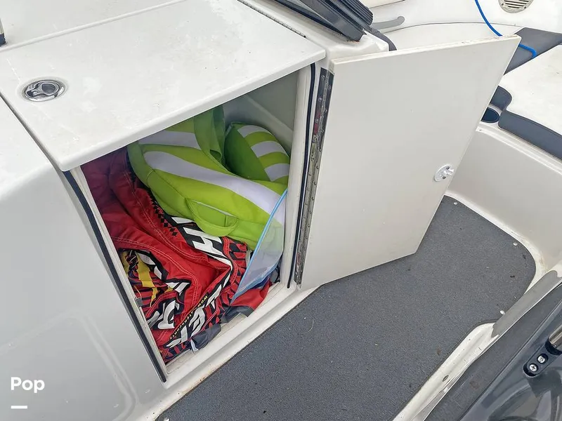 Slide: The Image of Bayliner 22 VR6 2022 - 15666496