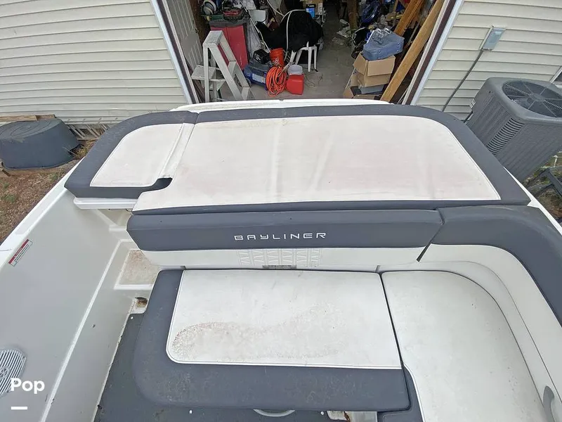 Slide: The Image of Bayliner 22 VR6 2022 - 15666505