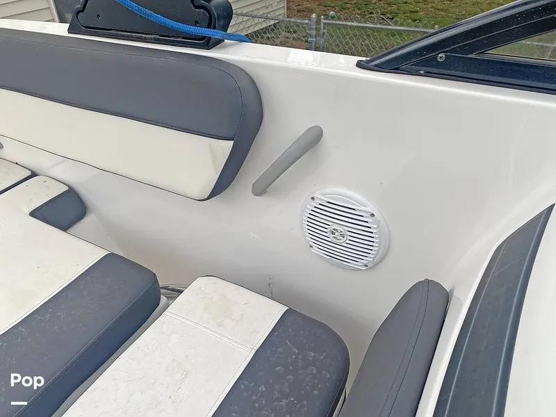 Slide: The Image of Bayliner 22 VR6 2022 - 15666512