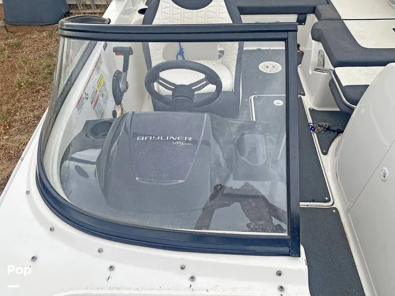 Slide: The Image of Bayliner 22 VR6 2022 - 15666516