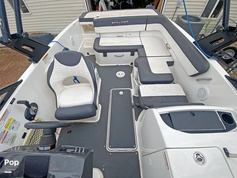 Slide: The Image of Bayliner 22 VR6 2022 - 15661076