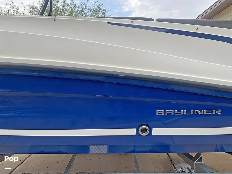 Slide: The Image of Bayliner 22 VR6 2022 - 15666539