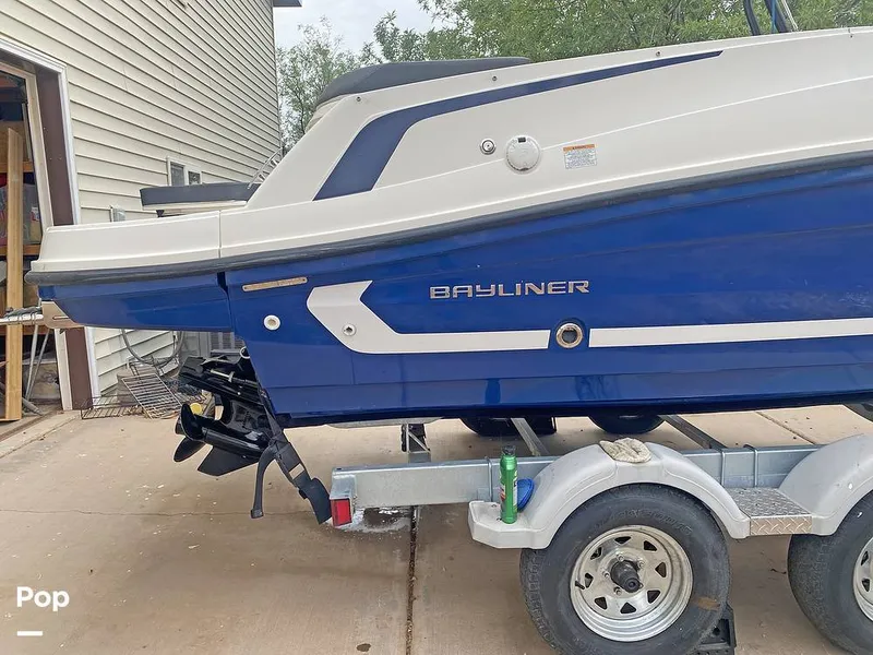 Slide: The Image of Bayliner 22 VR6 2022 - 15666561