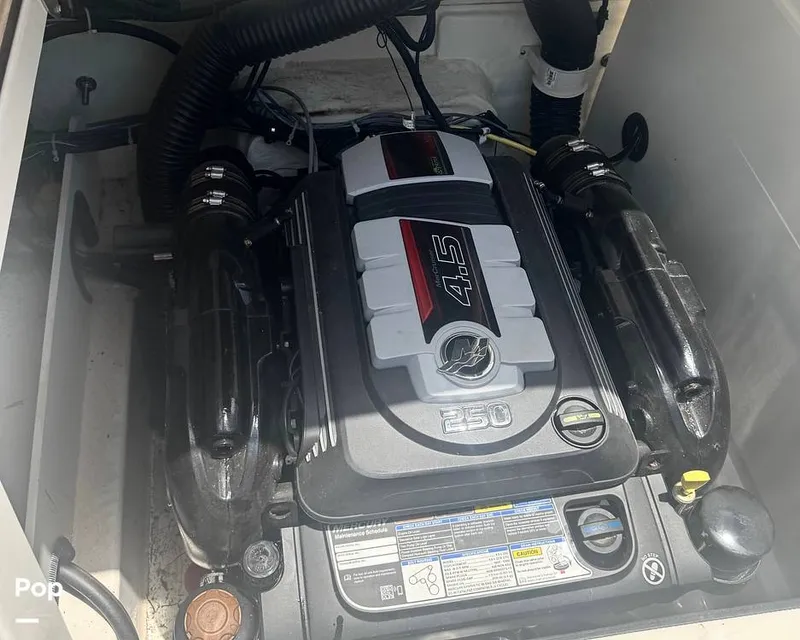 Slide: The Image of Bayliner 22 VR6 2022 - 15685402