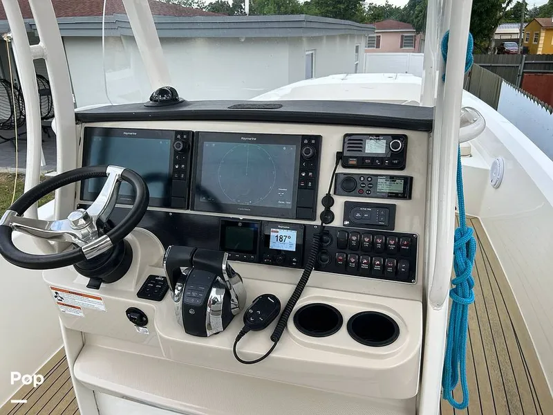 Slide: The Image of Boston Whaler 270 Dauntless 2019 - 15597733