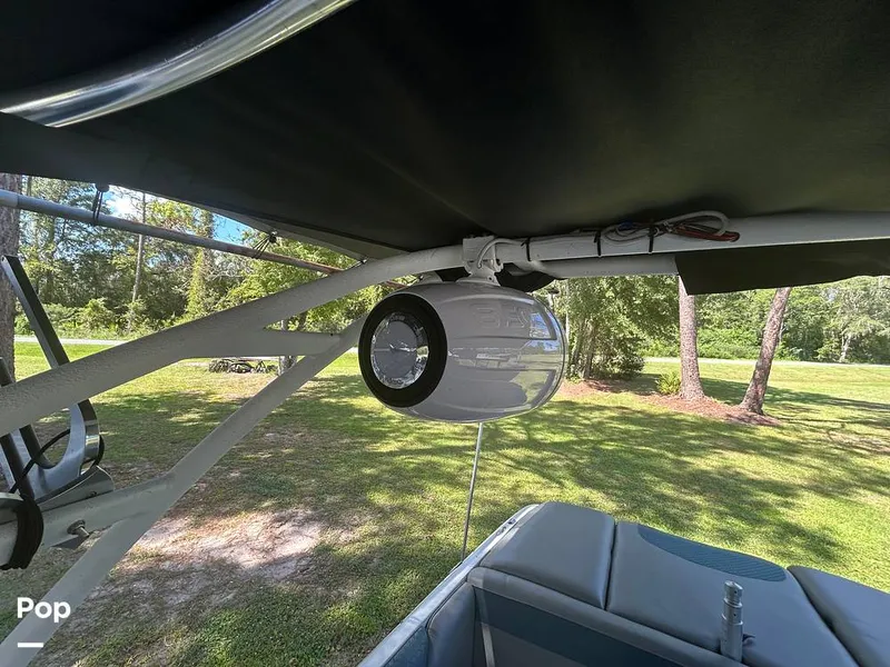 Slide: The Image of Moomba Mobius LSV 2002 - 15831833