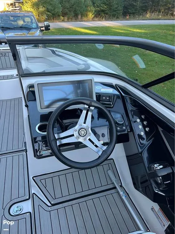 Slide: The Image of Yamaha 252SE 2022 - 15748857