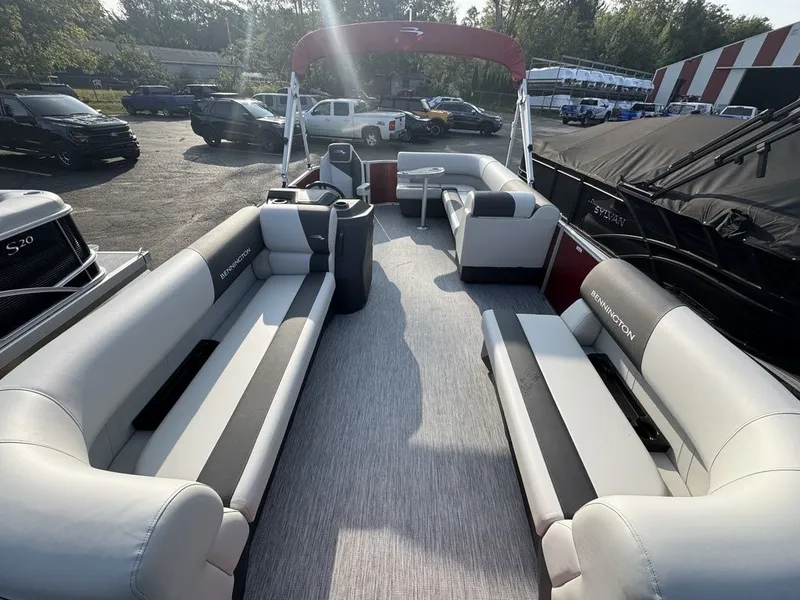 Slide: The Image of Bennington 20 S1 CRUISE 2026 - 10