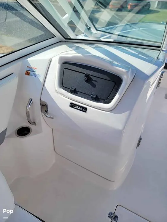 Slide: The Image of Robalo R247 2022 - 15635900