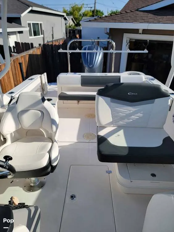 Slide: The Image of Robalo R247 2022 - 15635896