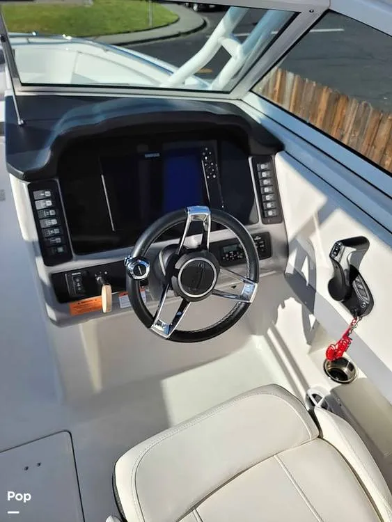 Slide: The Image of Robalo R247 2022 - 15635897