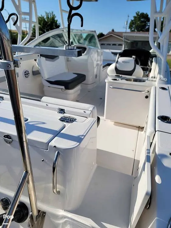 Slide: The Image of Robalo R247 2022 - 15635891