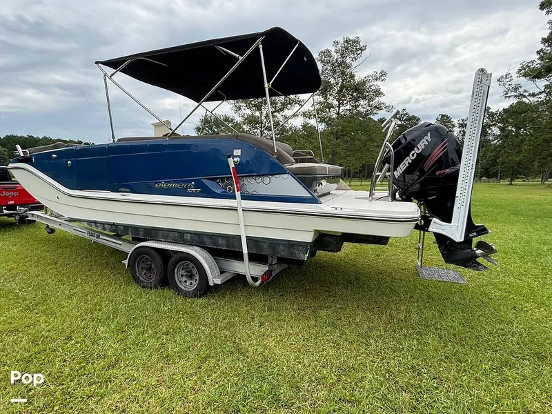 Slide: The Image of Bayliner Element XR7 2017 - 15723396