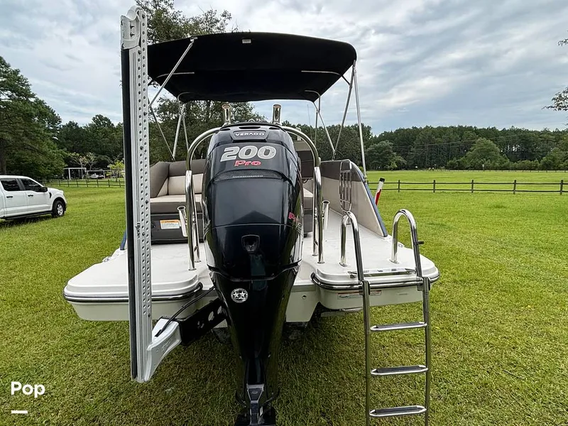 Slide: The Image of Bayliner Element XR7 2017 - 15723397