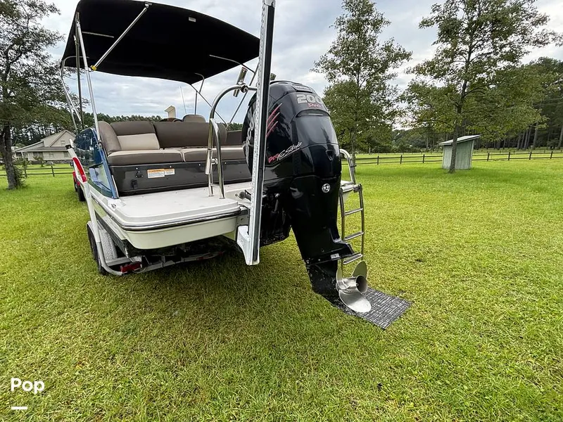 Slide: The Image of Bayliner Element XR7 2017 - 15723398