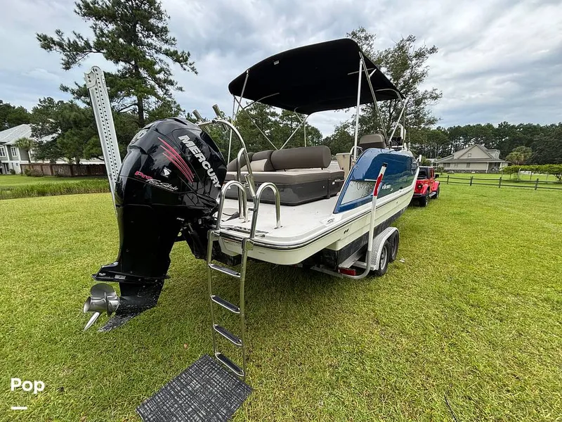 Slide: The Image of Bayliner Element XR7 2017 - 15723403