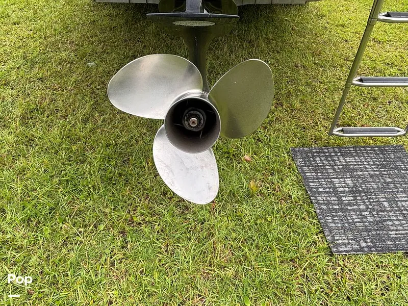 Slide: The Image of Bayliner Element XR7 2017 - 15723405