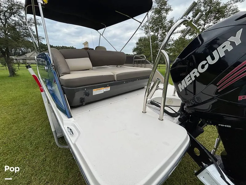 Slide: The Image of Bayliner Element XR7 2017 - 15723425