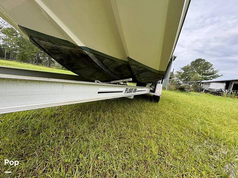 Slide: The Image of Bayliner Element XR7 2017 - 15723432