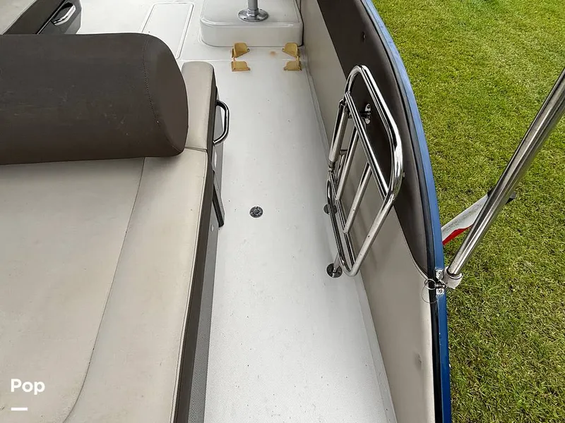 Slide: The Image of Bayliner Element XR7 2017 - 15723440