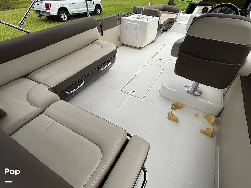 Slide: The Image of Bayliner Element XR7 2017 - 15723442