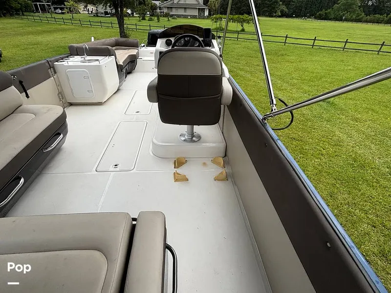 Slide: The Image of Bayliner Element XR7 2017 - 15723443