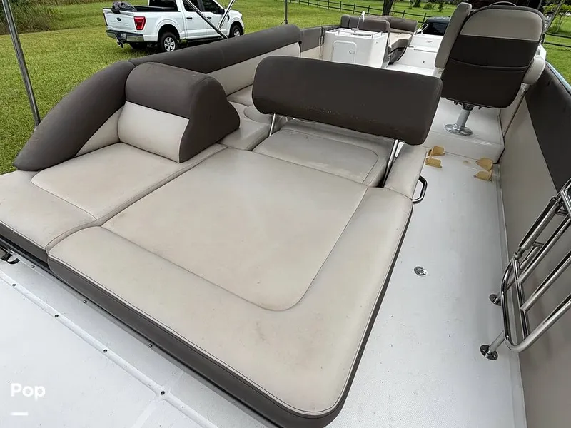 Slide: The Image of Bayliner Element XR7 2017 - 15723472