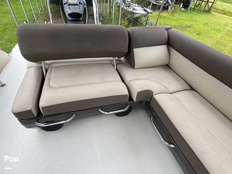 Slide: The Image of Bayliner Element XR7 2017 - 15723473