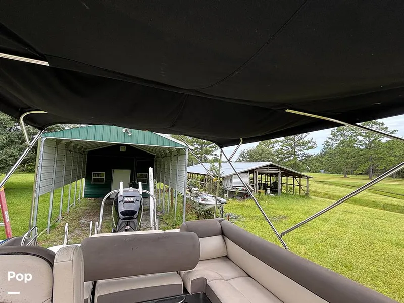 Slide: The Image of Bayliner Element XR7 2017 - 15723474