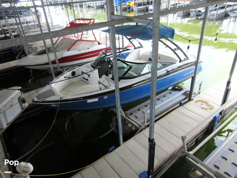 Slide: The Image of Long Shot From Above - 15781929