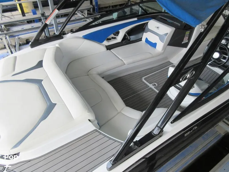 Slide: The Image of Cockpit Seating - 15781938