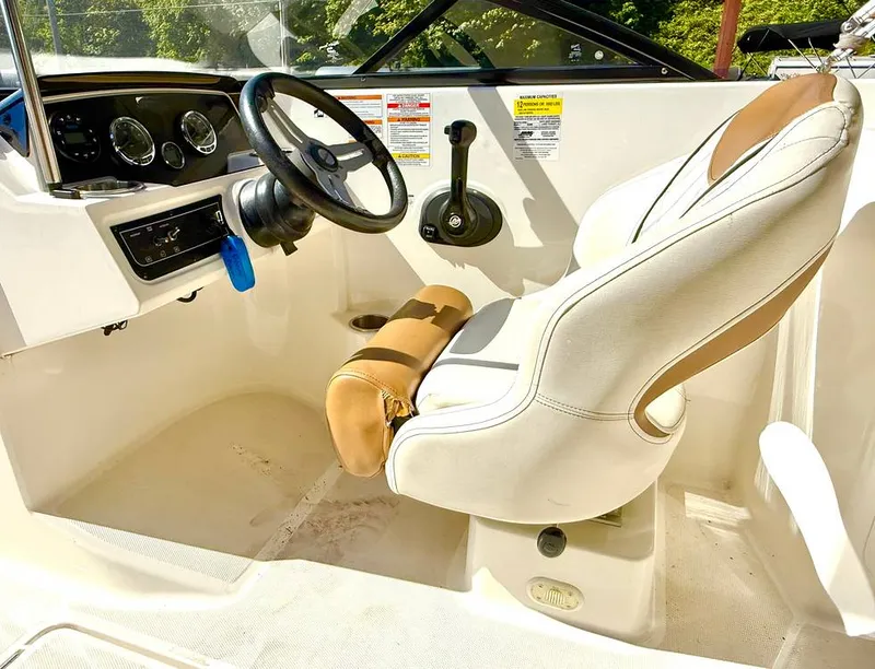 Slide: The Image of Bayliner DX2200 2020 - 15795169